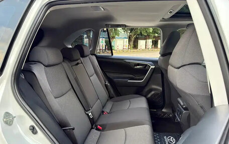 Toyota RAV4, 2022 год, 2 450 001 рублей, 17 фотография