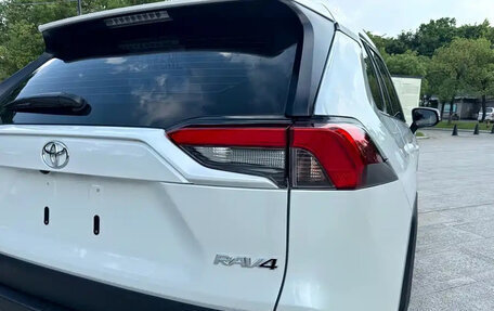 Toyota RAV4, 2022 год, 2 450 001 рублей, 24 фотография