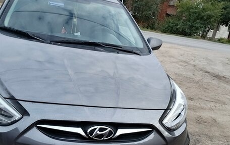 Hyundai Solaris II рестайлинг, 2013 год, 660 000 рублей, 2 фотография