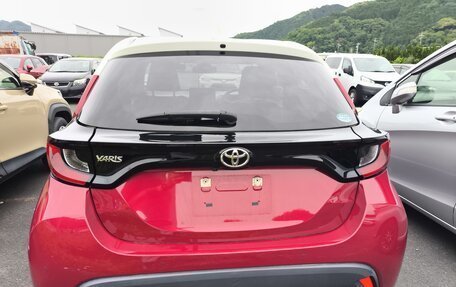 Toyota Yaris, 2022 год, 1 200 000 рублей, 21 фотография