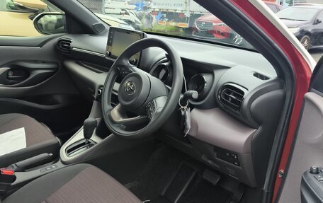 Toyota Yaris, 2022 год, 1 200 000 рублей, 28 фотография