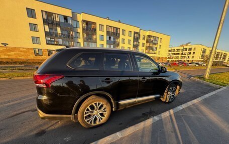 Mitsubishi Outlander III рестайлинг 3, 2018 год, 2 200 000 рублей, 5 фотография