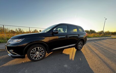 Mitsubishi Outlander III рестайлинг 3, 2018 год, 2 200 000 рублей, 3 фотография