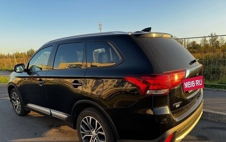Mitsubishi Outlander III рестайлинг 3, 2018 год, 2 200 000 рублей, 6 фотография