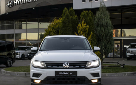 Volkswagen Tiguan II, 2020 год, 2 115 000 рублей, 2 фотография