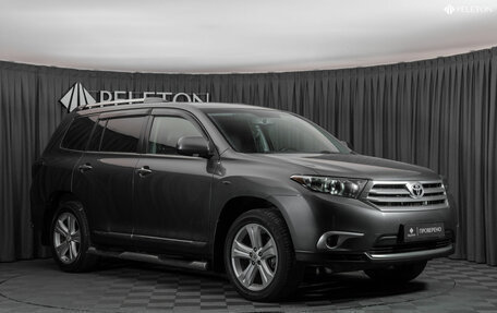 Toyota Highlander III, 2011 год, 1 680 000 рублей, 2 фотография