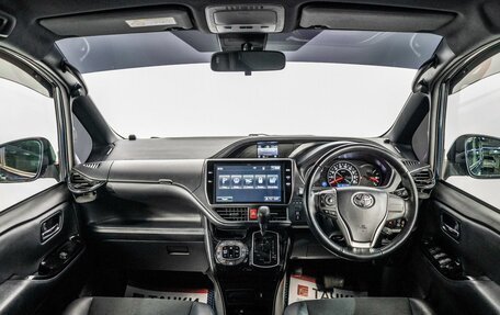 Toyota Noah III, 2018 год, 2 320 000 рублей, 9 фотография