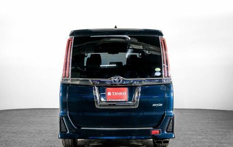 Toyota Noah III, 2018 год, 2 320 000 рублей, 4 фотография