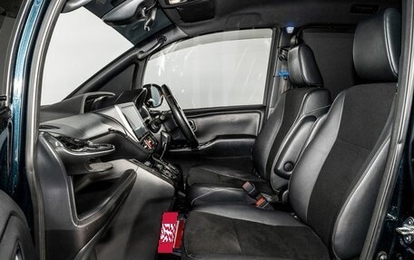 Toyota Noah III, 2018 год, 2 320 000 рублей, 6 фотография