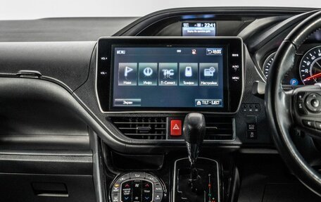 Toyota Noah III, 2018 год, 2 320 000 рублей, 12 фотография