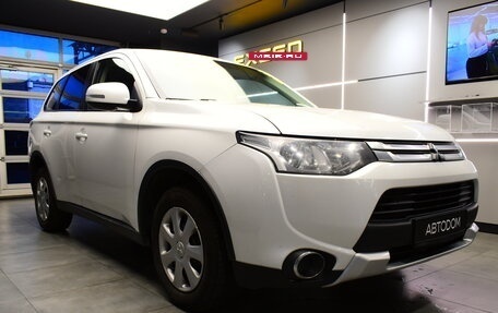 Mitsubishi Outlander III рестайлинг 3, 2014 год, 1 180 000 рублей, 3 фотография