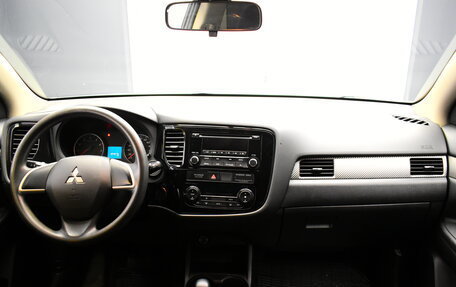 Mitsubishi Outlander III рестайлинг 3, 2014 год, 1 180 000 рублей, 11 фотография