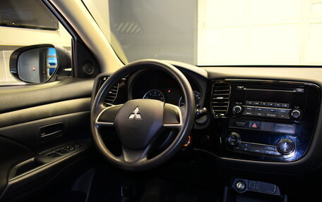 Mitsubishi Outlander III рестайлинг 3, 2014 год, 1 180 000 рублей, 12 фотография