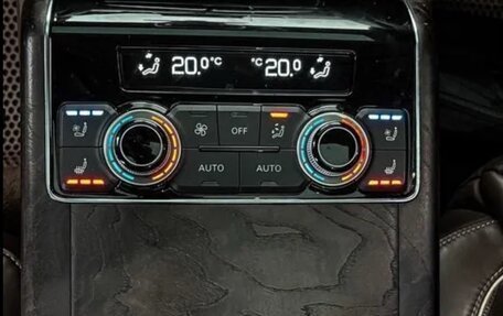 Audi A8, 2012 год, 1 880 000 рублей, 15 фотография