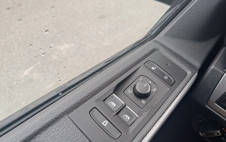 Volkswagen Multivan T6 рестайлинг, 2020 год, 5 599 999 рублей, 14 фотография