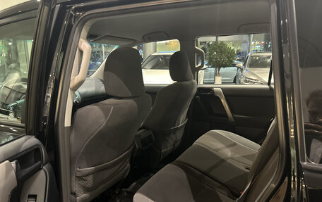 Toyota Land Cruiser Prado 150 рестайлинг 2, 2013 год, 2 931 000 рублей, 16 фотография