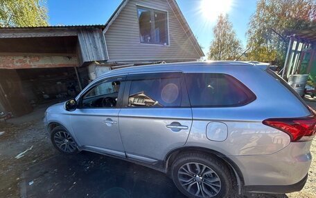 Mitsubishi Outlander III рестайлинг 3, 2015 год, 1 800 000 рублей, 7 фотография