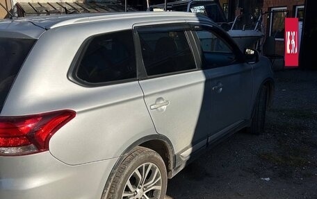 Mitsubishi Outlander III рестайлинг 3, 2015 год, 1 800 000 рублей, 6 фотография