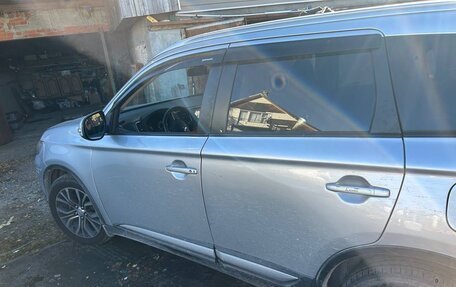 Mitsubishi Outlander III рестайлинг 3, 2015 год, 1 800 000 рублей, 8 фотография