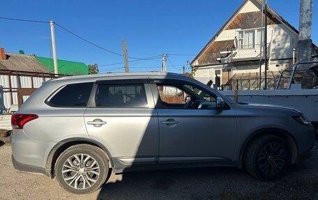 Mitsubishi Outlander III рестайлинг 3, 2015 год, 1 800 000 рублей, 15 фотография