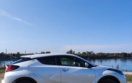 Toyota C-HR I рестайлинг, 2022 год, 2 300 000 рублей, 13 фотография