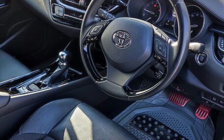 Toyota C-HR I рестайлинг, 2022 год, 2 300 000 рублей, 5 фотография