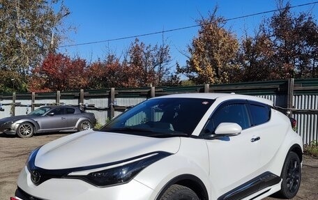 Toyota C-HR I рестайлинг, 2022 год, 2 300 000 рублей, 2 фотография