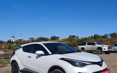 Toyota C-HR I рестайлинг, 2022 год, 2 300 000 рублей, 8 фотография