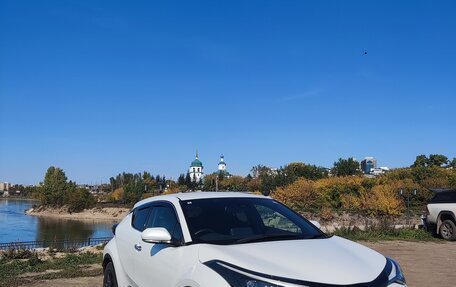 Toyota C-HR I рестайлинг, 2022 год, 2 300 000 рублей, 17 фотография