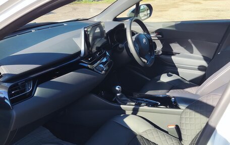 Toyota C-HR I рестайлинг, 2022 год, 2 300 000 рублей, 21 фотография