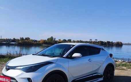 Toyota C-HR I рестайлинг, 2022 год, 2 300 000 рублей, 29 фотография