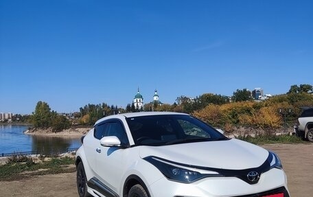 Toyota C-HR I рестайлинг, 2022 год, 2 300 000 рублей, 28 фотография