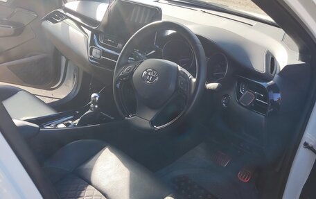 Toyota C-HR I рестайлинг, 2022 год, 2 300 000 рублей, 31 фотография