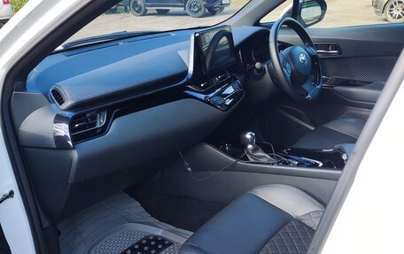 Toyota C-HR I рестайлинг, 2022 год, 2 300 000 рублей, 34 фотография