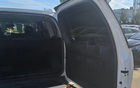 Toyota Land Cruiser Prado 150 рестайлинг 2, 2014 год, 3 200 000 рублей, 14 фотография