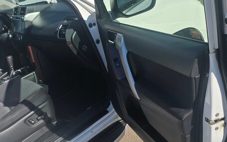 Toyota Land Cruiser Prado 150 рестайлинг 2, 2014 год, 3 200 000 рублей, 12 фотография