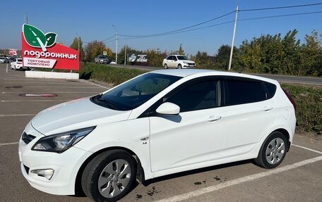 Hyundai Solaris II рестайлинг, 2015 год, 915 000 рублей, 2 фотография