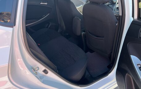 Hyundai Solaris II рестайлинг, 2015 год, 915 000 рублей, 9 фотография