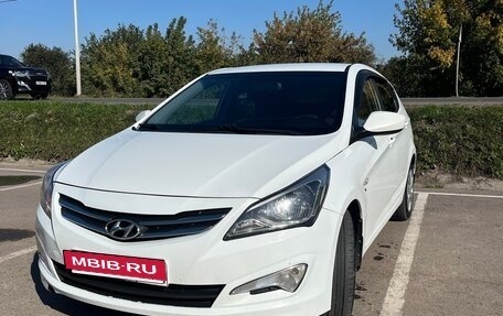 Hyundai Solaris II рестайлинг, 2015 год, 915 000 рублей, 3 фотография