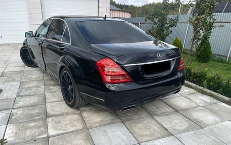 Mercedes-Benz S-Класс, 2010 год, 1 950 000 рублей, 2 фотография