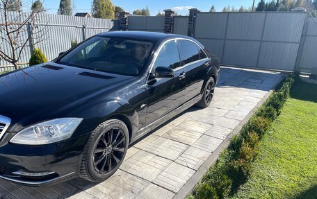 Mercedes-Benz S-Класс, 2010 год, 1 950 000 рублей, 3 фотография