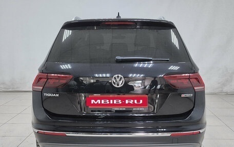 Volkswagen Tiguan II, 2018 год, 2 680 000 рублей, 5 фотография