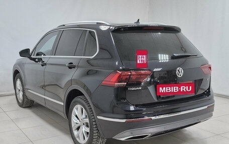 Volkswagen Tiguan II, 2018 год, 2 680 000 рублей, 6 фотография