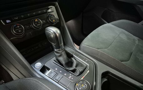 Volkswagen Tiguan II, 2018 год, 2 680 000 рублей, 20 фотография