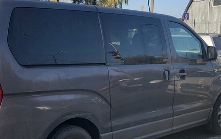 Hyundai H-1 II рестайлинг, 2012 год, 1 500 000 рублей, 4 фотография