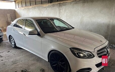 Mercedes-Benz E-Класс, 2013 год, 1 300 000 рублей, 2 фотография