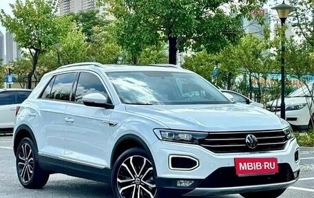 Volkswagen T-Roc I, 2022 год, 1 952 000 рублей, 1 фотография
