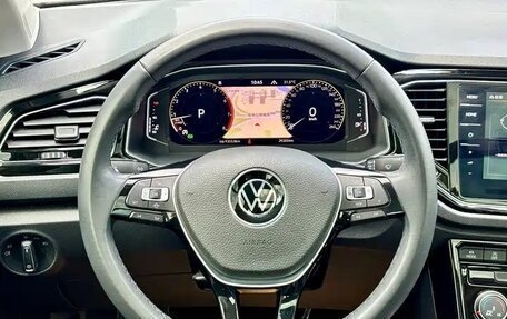 Volkswagen T-Roc I, 2022 год, 1 952 000 рублей, 18 фотография