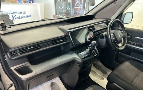 Honda Stepwgn IV, 2016 год, 2 479 000 рублей, 13 фотография