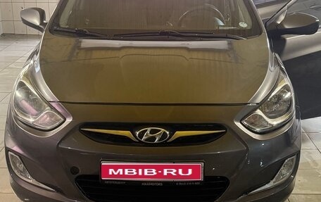 Hyundai Solaris II рестайлинг, 2011 год, 620 000 рублей, 1 фотография